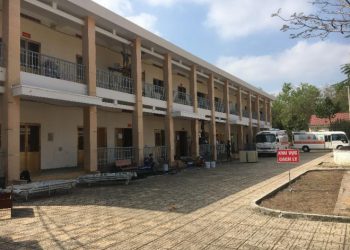 Nam tiếp viên lây bệnh từ đâu, tại sao lại cách ly tại nhà?