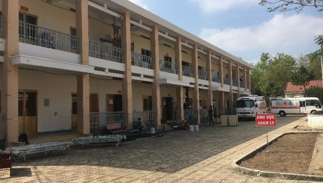 Nam tiếp viên lây bệnh từ đâu, tại sao lại cách ly tại nhà?