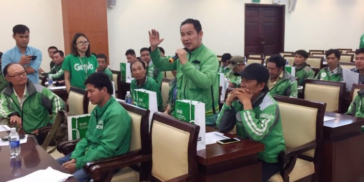 TÀI XẾ GRAB CHỊU THIỆT THẾ NÀO KHI BỊ GÁN DANH ‘ĐỐI TÁC’?