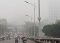 Sương mù bao vây Hà Nội, không khí ô nhiễm nghiêm trọng