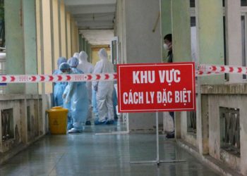 Cách ly tại nhà từ vụ nam tiếp viên Vietnam Airlines mắc Covid-19: Ai quản, quản ai?