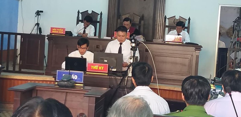 Quang cảnh bắt đầu phiên sơ thẩm sáng 25-6