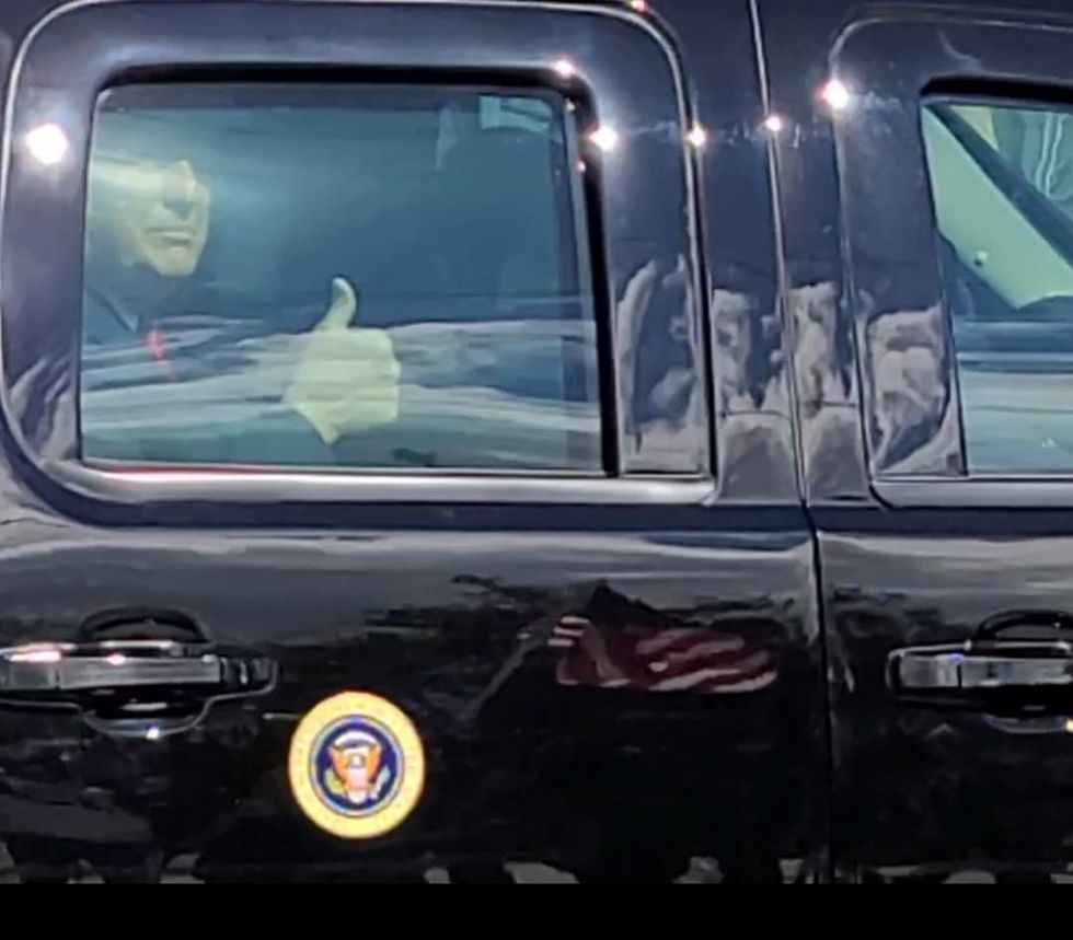 Ngày cuối cùng trong nhiệm kỳ, Tổng thống Trump đã làm gì?