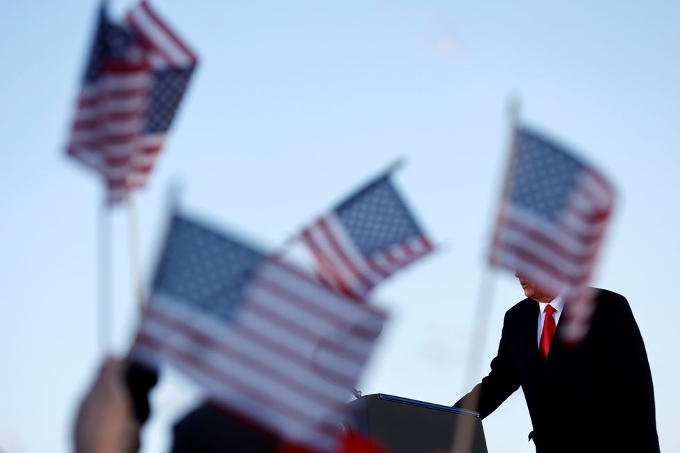 Ngày cuối cùng trong nhiệm kỳ, Tổng thống Trump đã làm gì? - ảnh 2