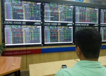 Đã đến lúc thận trọng với cổ phiếu ngân hàng?