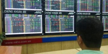 Đã đến lúc thận trọng với cổ phiếu ngân hàng?